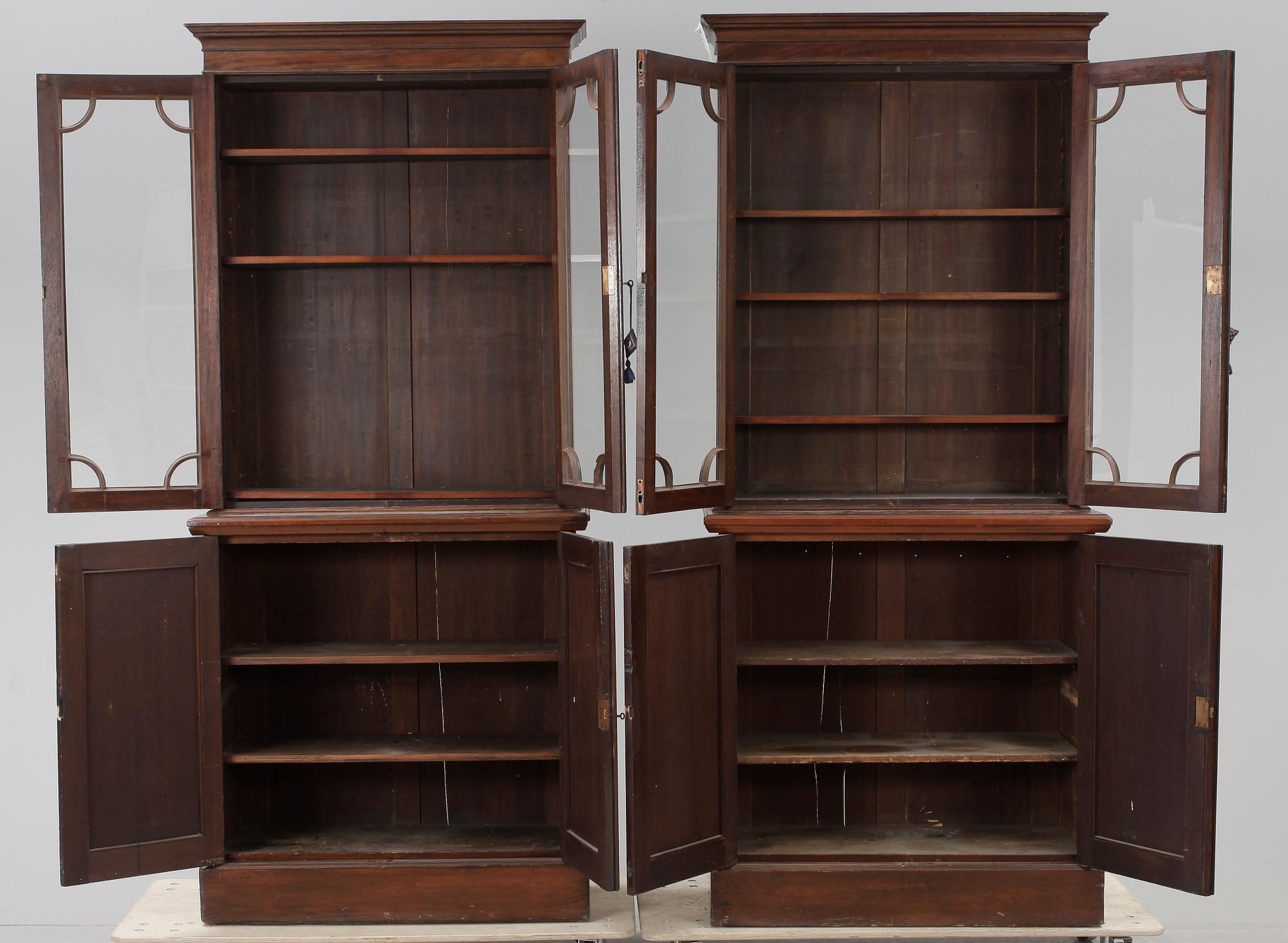 BOKSKÅP, ett par, England, sent 1800-tal.