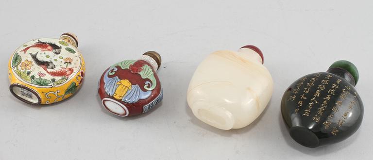 SNUSFLASKOR, 4 st, porslin, Kina, 1900-tal.