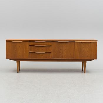 A sideboard by Stonehill furniture, 20th century.