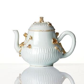 A tea pot with cover and stand, Qing dynasty, 18th century.
