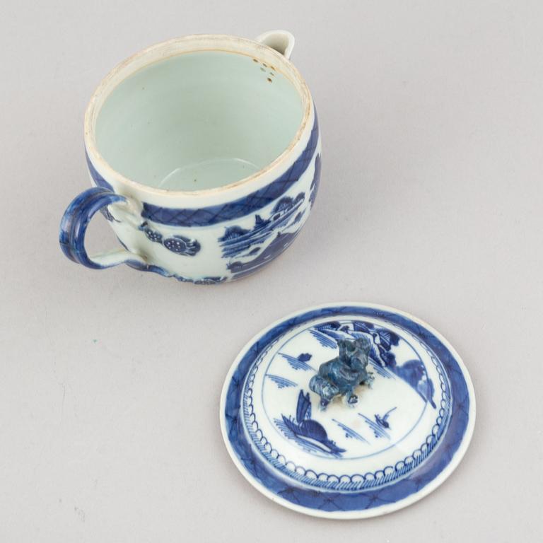 A group of Chinese porcelain, 17th, 19th and 20th century.