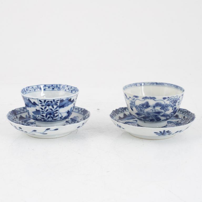 Two Chinese blue and white porcelain teacups with saucers, and two bowls, Qing dynasty, 18th and 19th century.