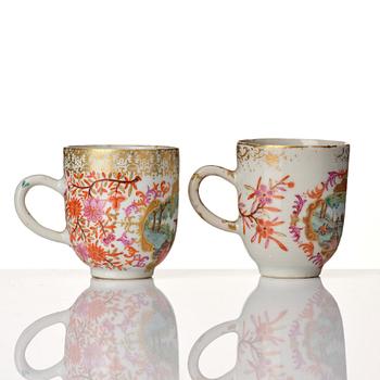 A pair of famille rose cups with saucers, Qing dynasty, Qianlong (1736-95).
