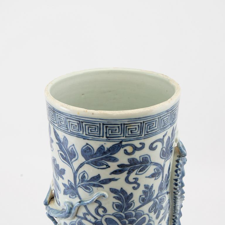 Vase, China, early 20th century, porcelain.