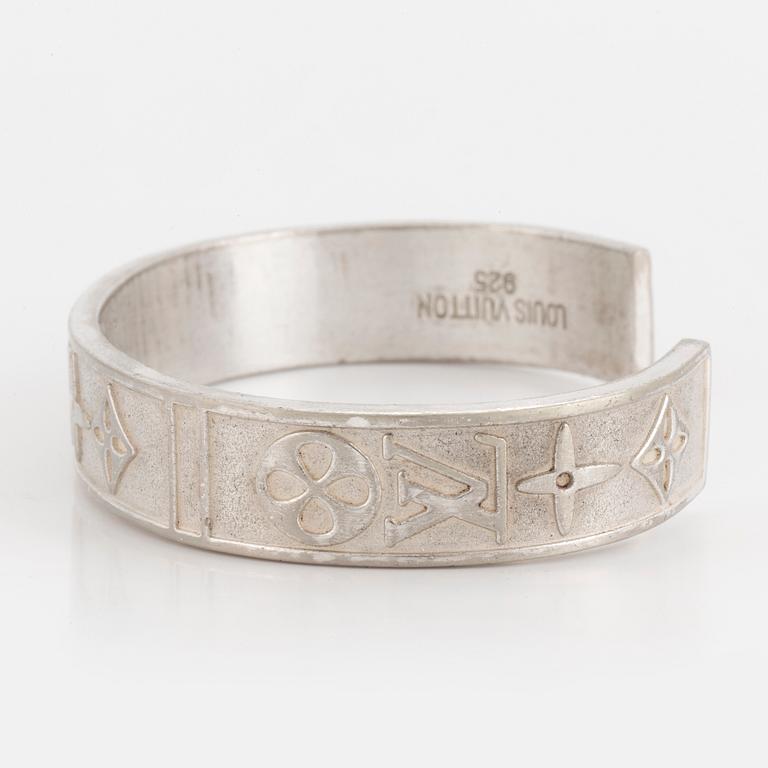 A silver bracelet, Louis Vuitton, weight 39 grams.