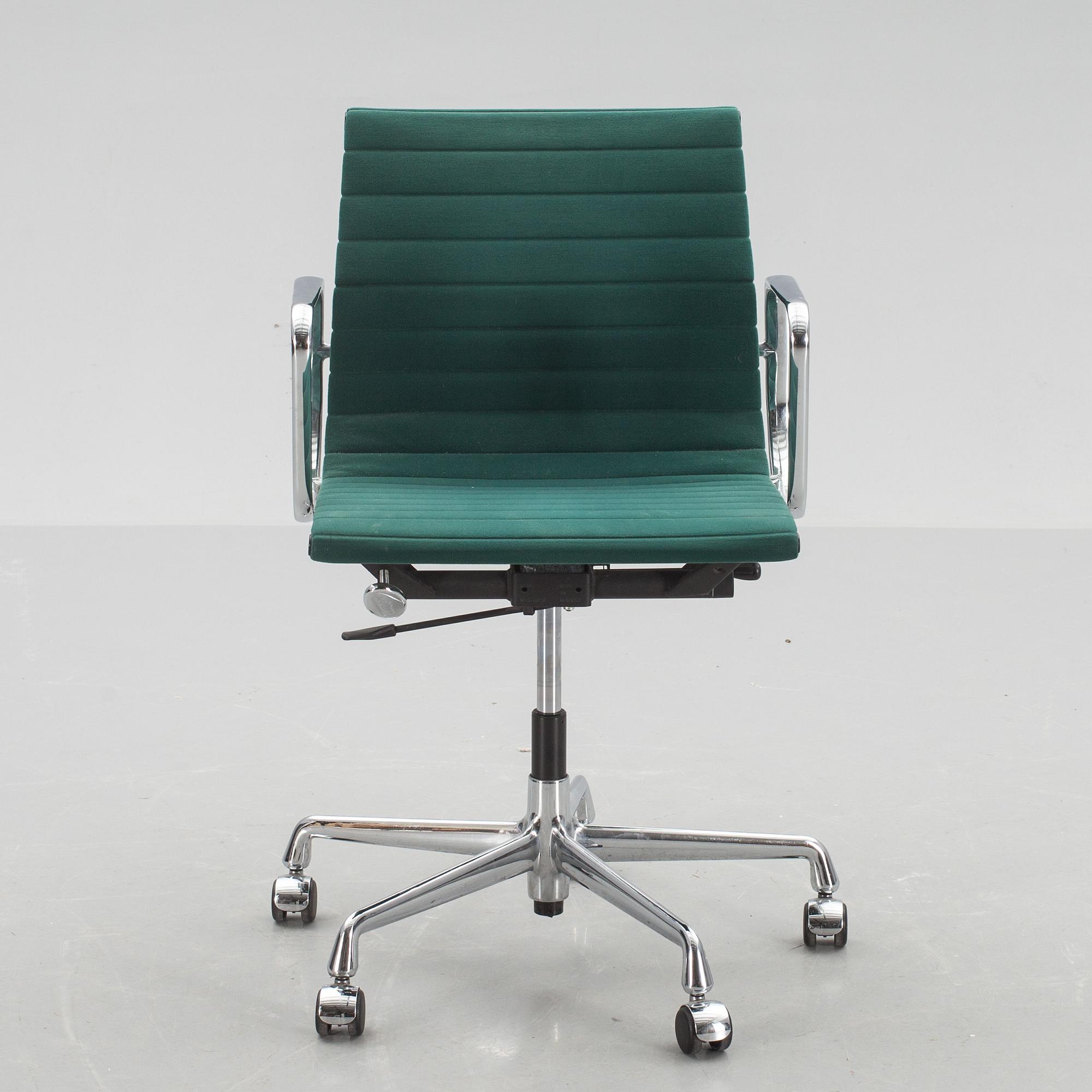 SKRIVSTOL, "EA 117", Charles Eames för Vitra, 1900-talets slut.