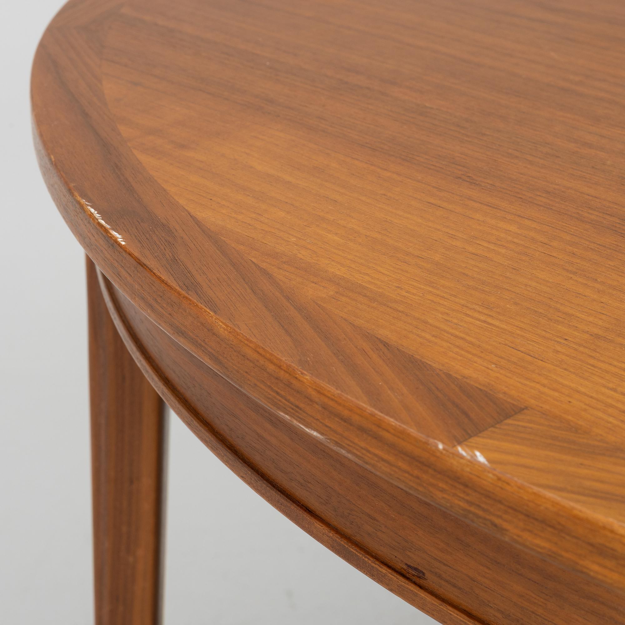 Linde Nilsson, dining table with eight chairs, Lammhult, second half of the 20th century.