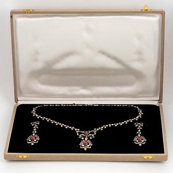 DEMI PARURE, necklace and earrings, with paste and red synthetic stone, with fitted box.