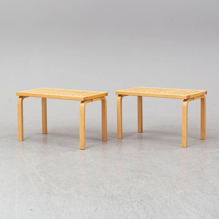 ALVAR AALTO, bänkar, modell 153, ett par, Artek, formgivna 1945.