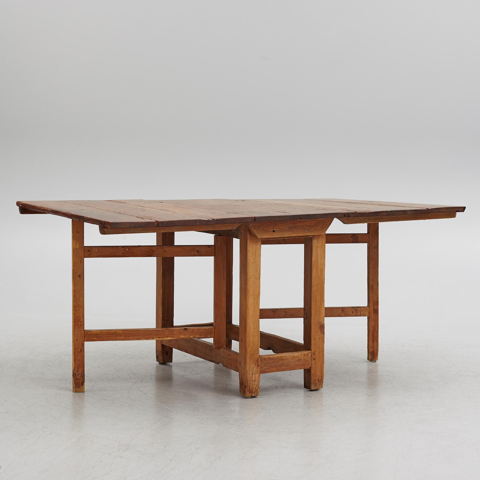 Drop-leaf table, 19th Century.