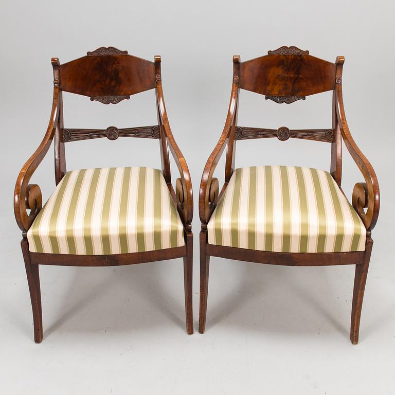 Karmstolar, ett par, Ryssland ca 1820-40-tal.
