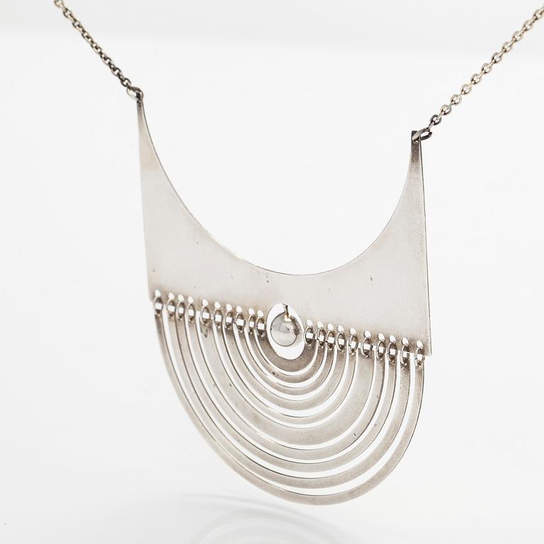 Tapio Wirkkala, A sterling silver 'Half moon' necklace. Westerback, Helsinki 1973.