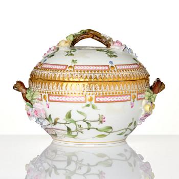 A Royal Copenhagen 'Flora Danica' bonbonniere with cover, Denmark, 1870-90s.