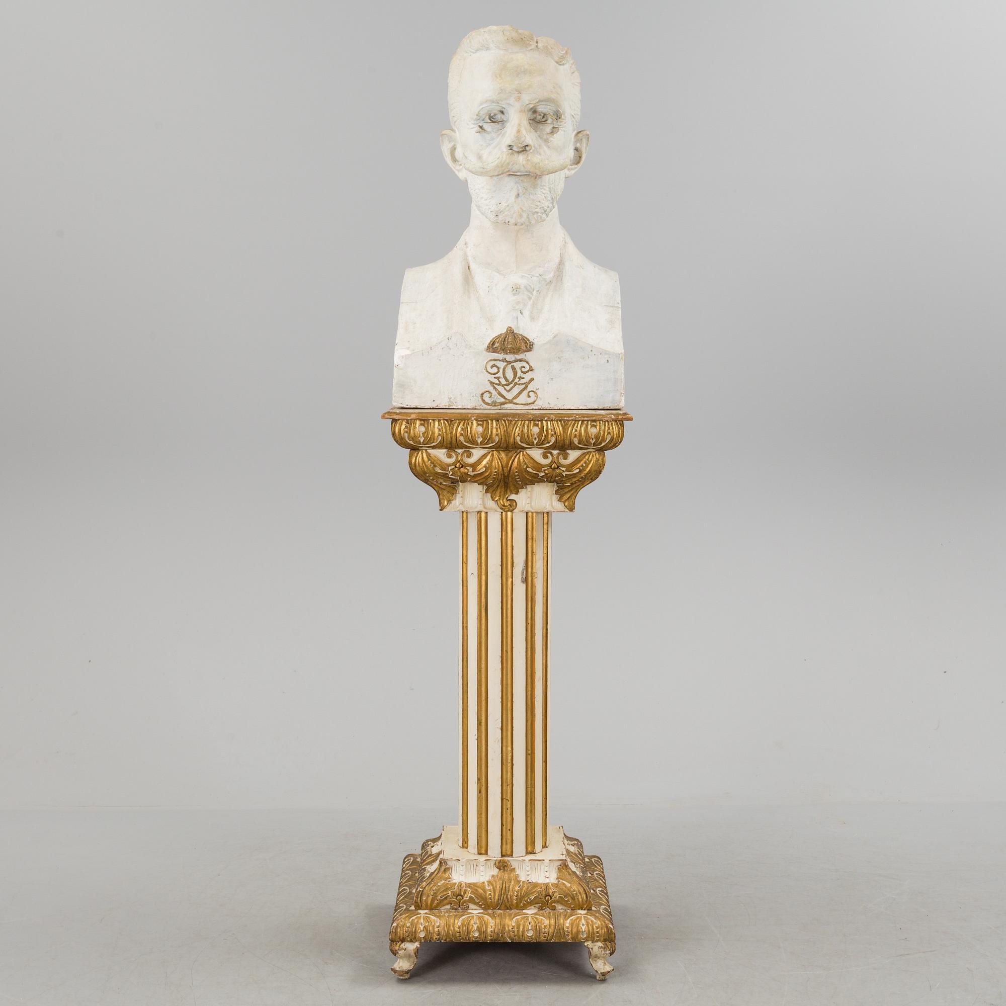 HERMAN NEUJD, a plaster sculpture depicting King Gustaf V, signed and dated 1909.