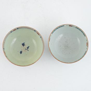 Spilkumar / skålar, två stycken, porslin, Kina, Qingdynastin, Qianlong (1736-95).
