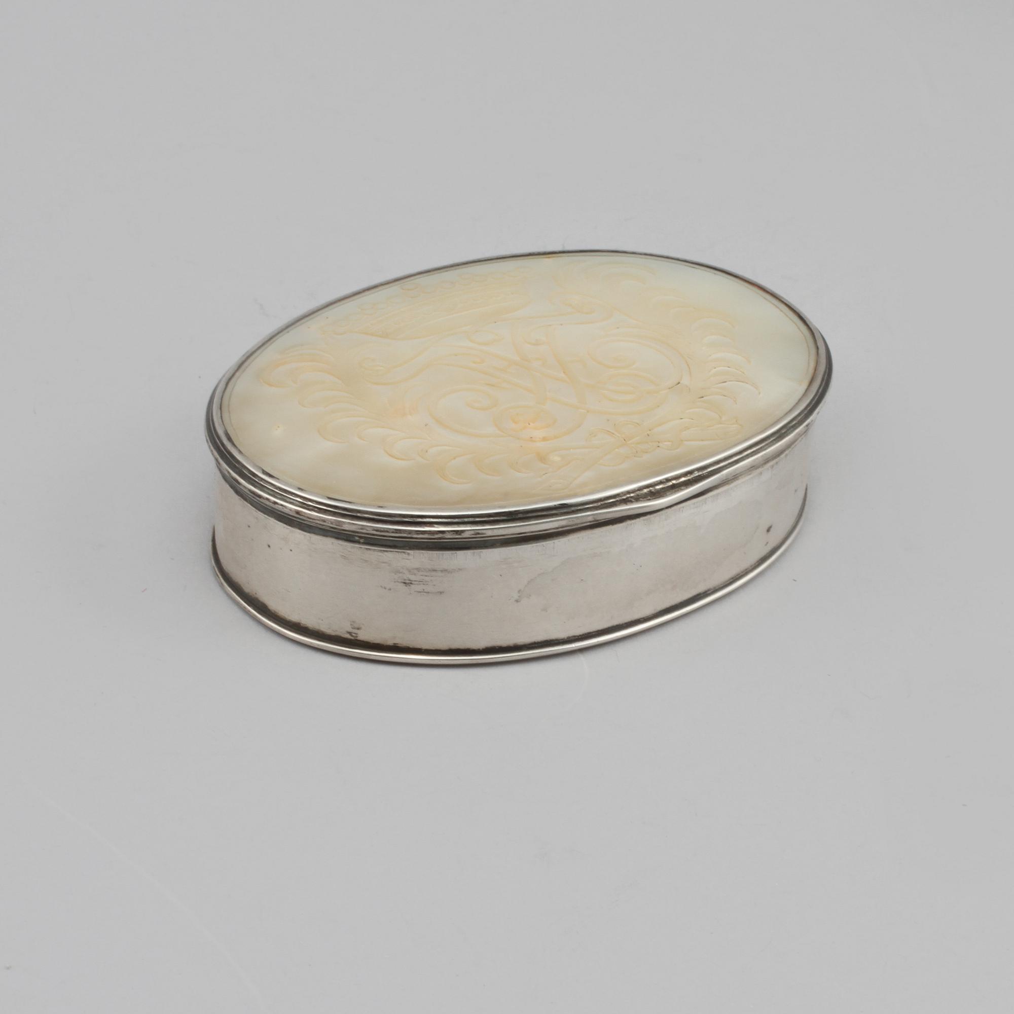 DOSA, silver och pärlemo, 1800-tal.