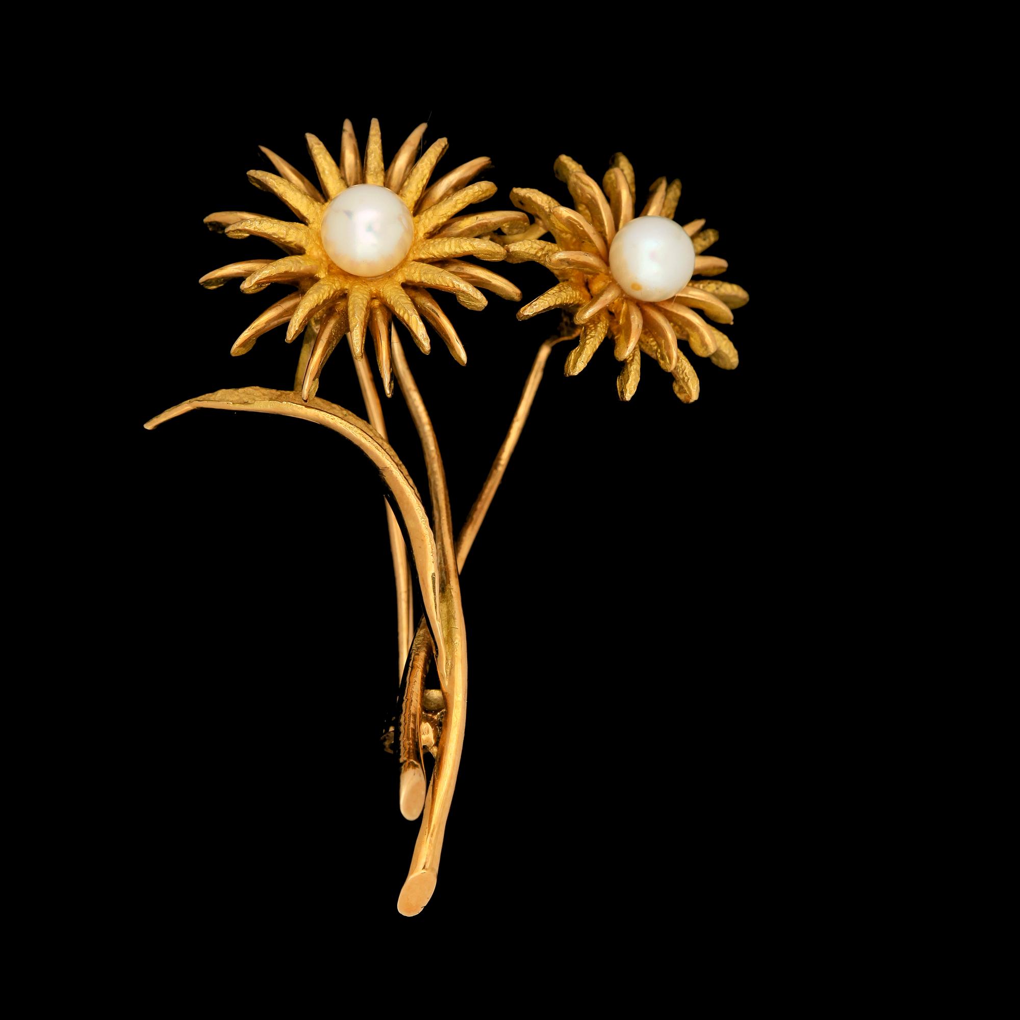 BROSCH, 18 k guld, odlade pärlor. Franska stämplar. Vikt ca 10 g.