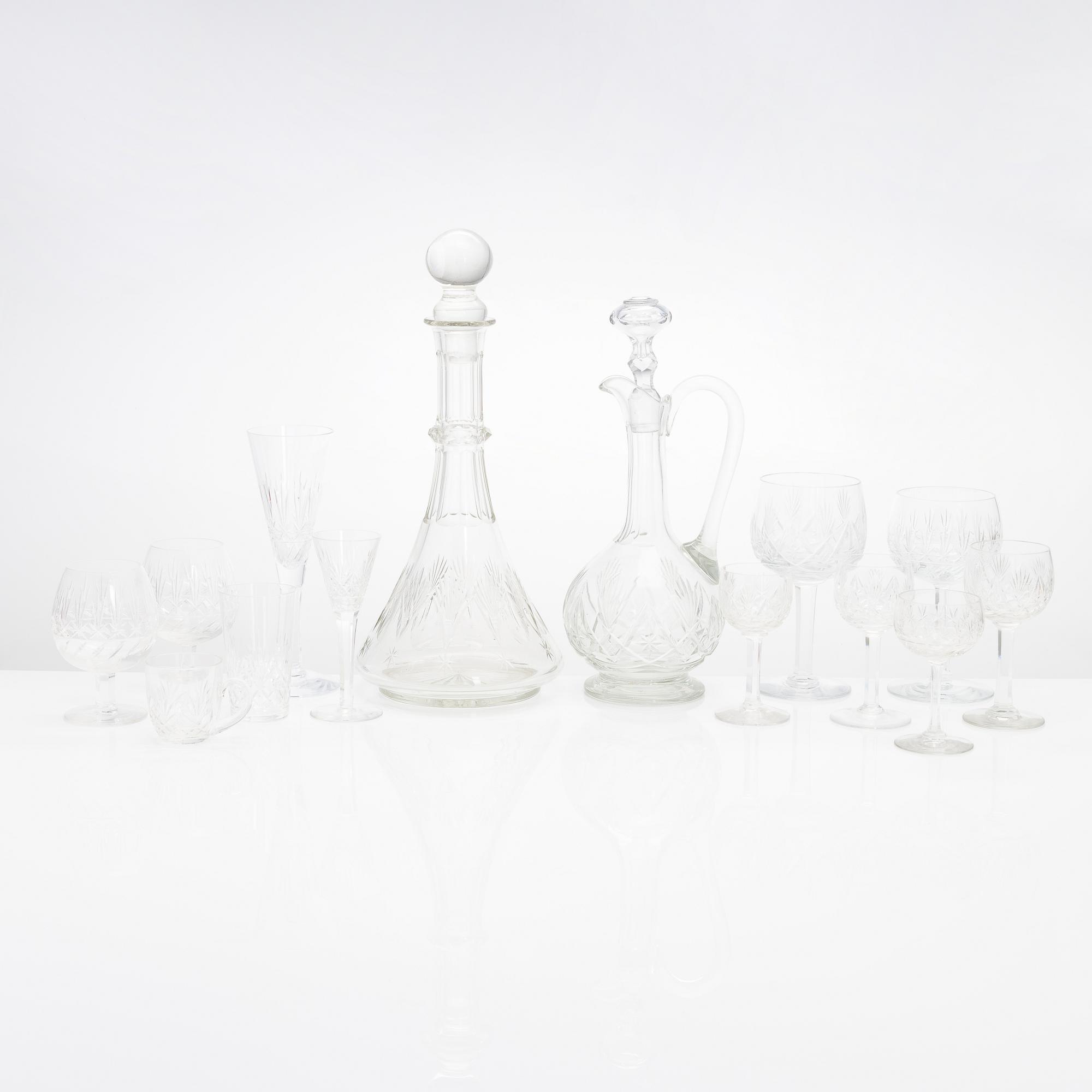 Glasservis, 110 delar, Riihimäen Lasi, Leo-, Yrjö- och Aino-serie, 1900-talets mitt och senare hälft.