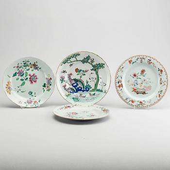 FOUR CHINESE PORCELAIN DISHES, 18TH AND 19TH CENTURY.