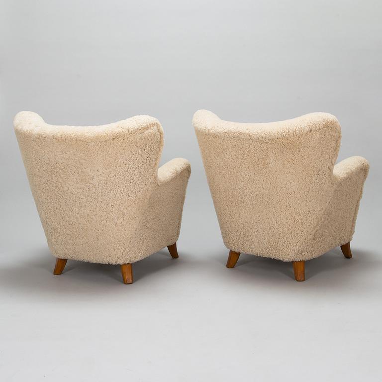 A pair of mid-20th-century armchairs.