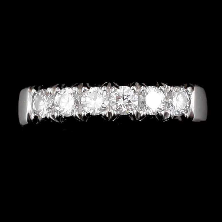 RING, 18k vitguld med 6 briljantslipade dia tot ca 0,55ct enl grav. Hellström & Åhrling, Stockholm, 1973. Tot.vikt 4,9g.