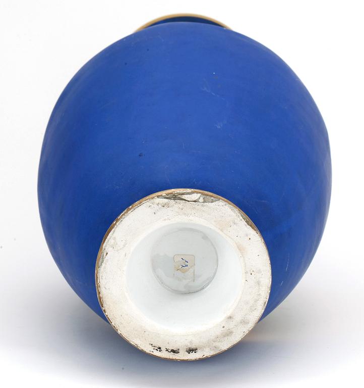 PRAKTVAS, porslin, 1800-talets andra hälft.