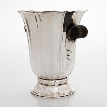 A 1030s silver champagne cooler, Kultakeskus, Hämeenlinna 1936.