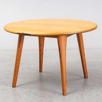 A Swedish 1960s pinewood round sofa table, design CARL MALMSTEN.