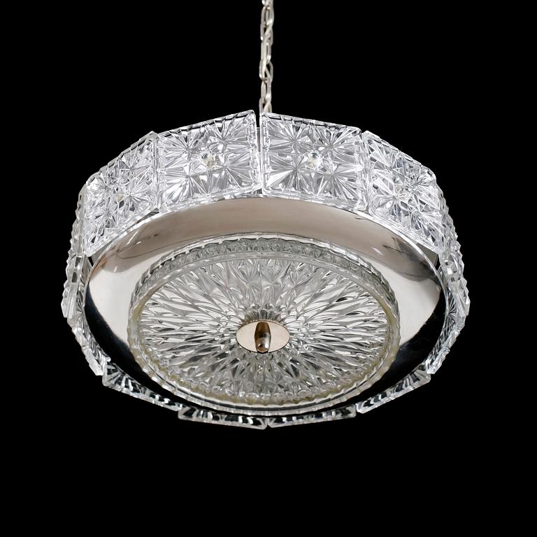 TAKLAMPA, metall och glas, sannolikt Carl Fagerlund, 1900-talets andra hälft. Höjd ca 15 cm.