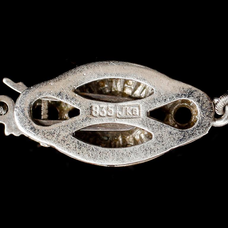 COLLIER, doserade odlade pärlor.