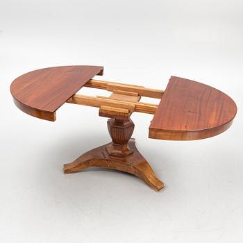 A dining table, late 19th Century.