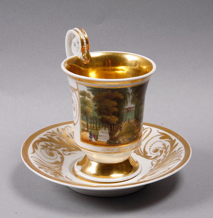 PRAKTKOPP, porslin, Berlin. 1800-tal.