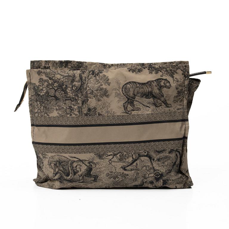 Christian Dior, travel pouch.