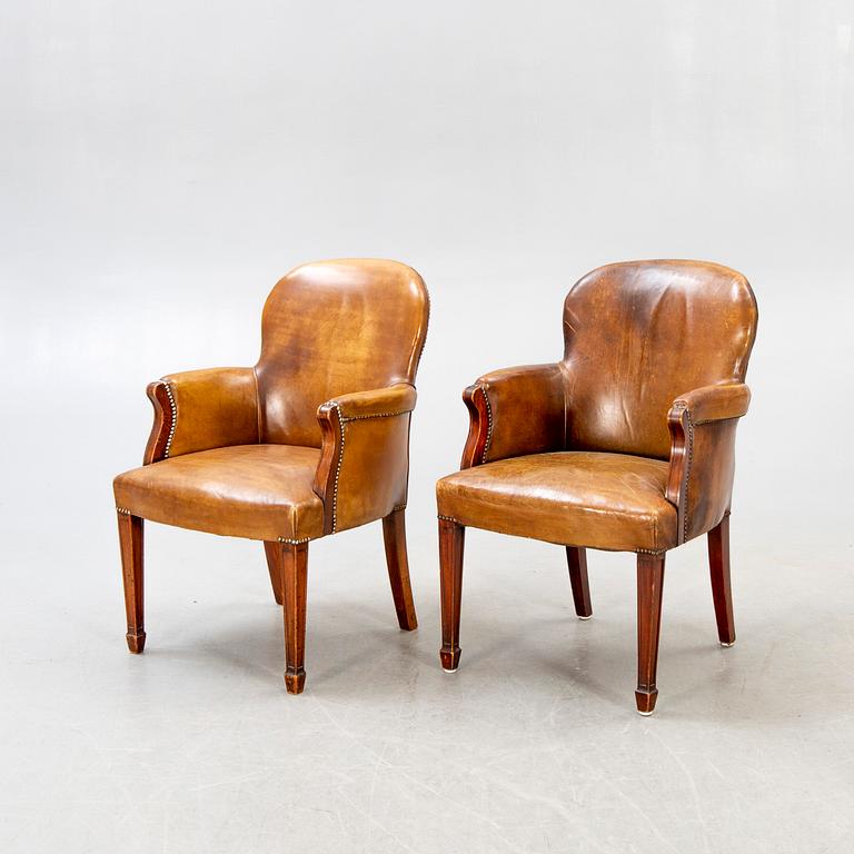 Fritz Henningsen, a pair of mahogany and leather armchairs Denmark mid 1900s.