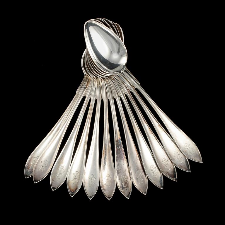 BORDSSKEDAR, 12 st, silver, C. G. Hallberg, Stockholm 1930. Vikt 470 g.