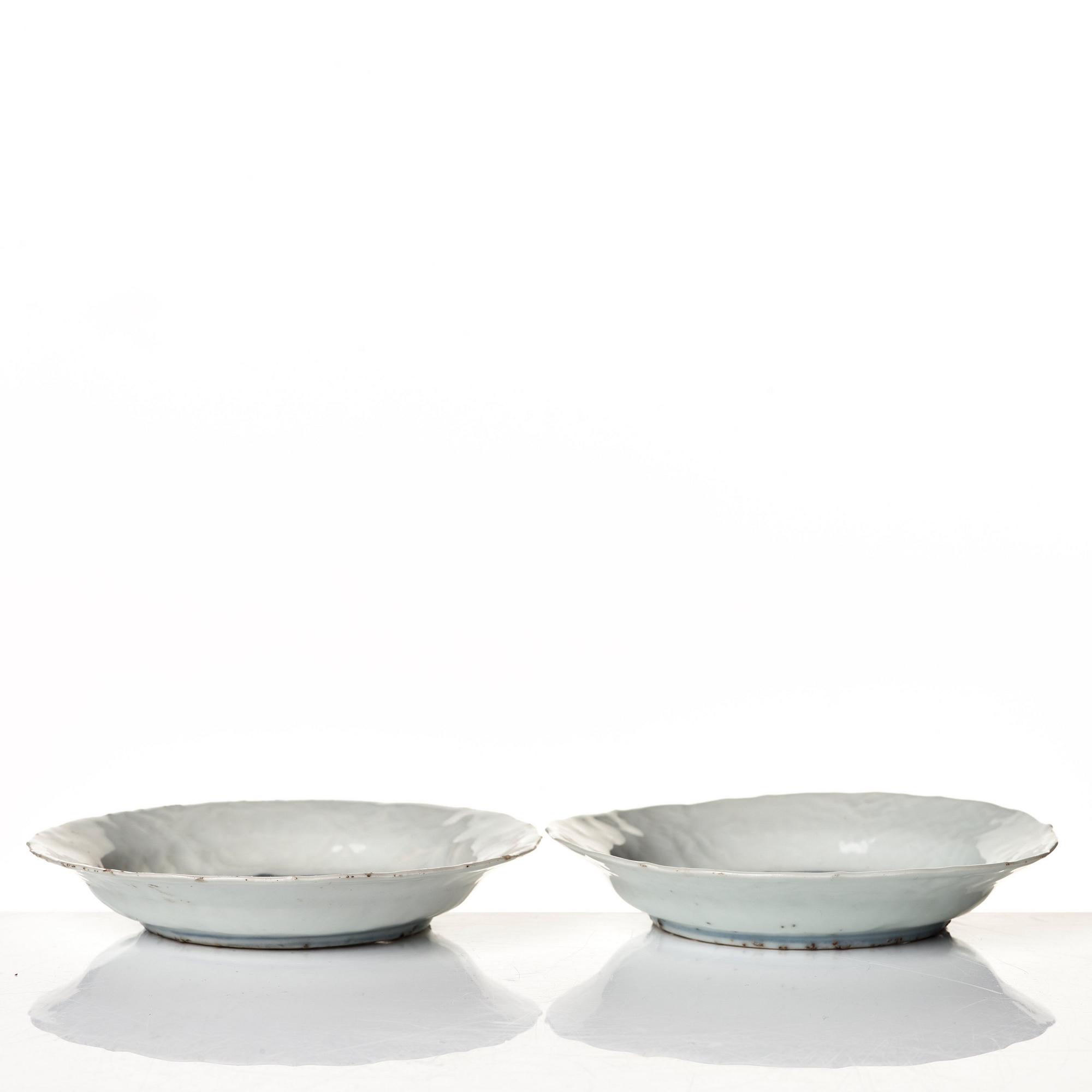 A pair of blue and white dishes, Ming dynasty, Wanli (1572-1620).