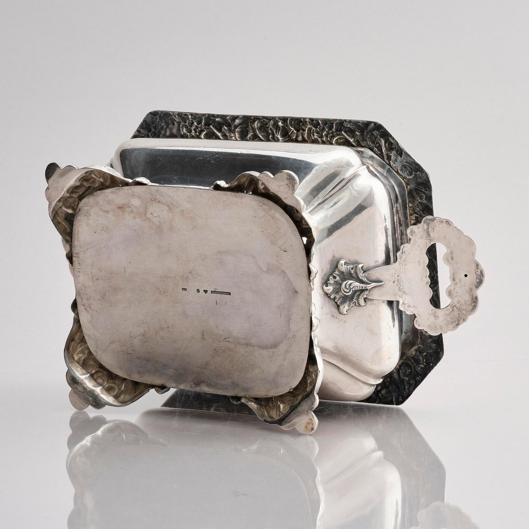 Gustaf Möllenborg, sockerskrin, silver, Stockholm 1840. Nyrokoko.