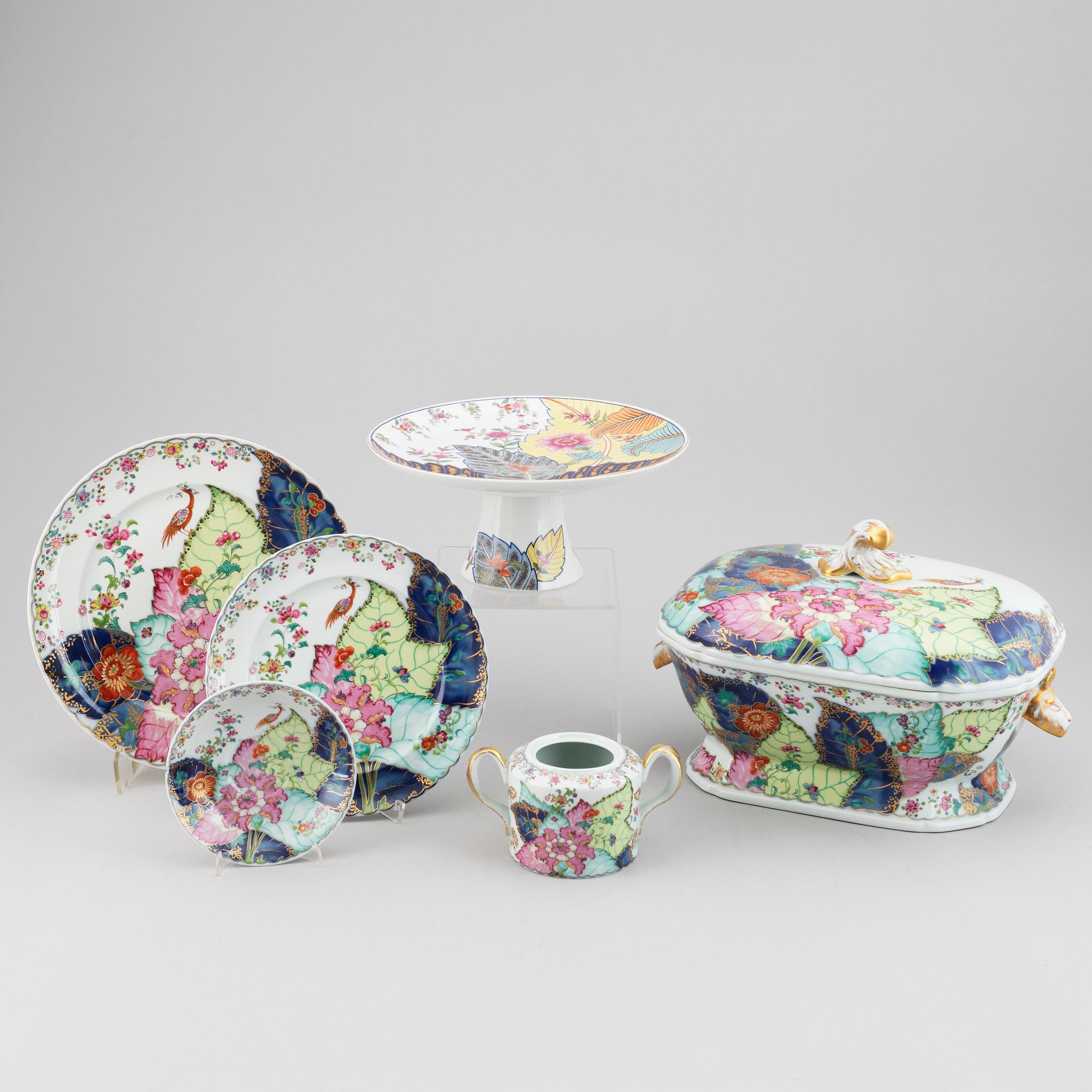 A part 'Tobacco leaf' porcelain service, Mottahedeh Collection, 20th century.