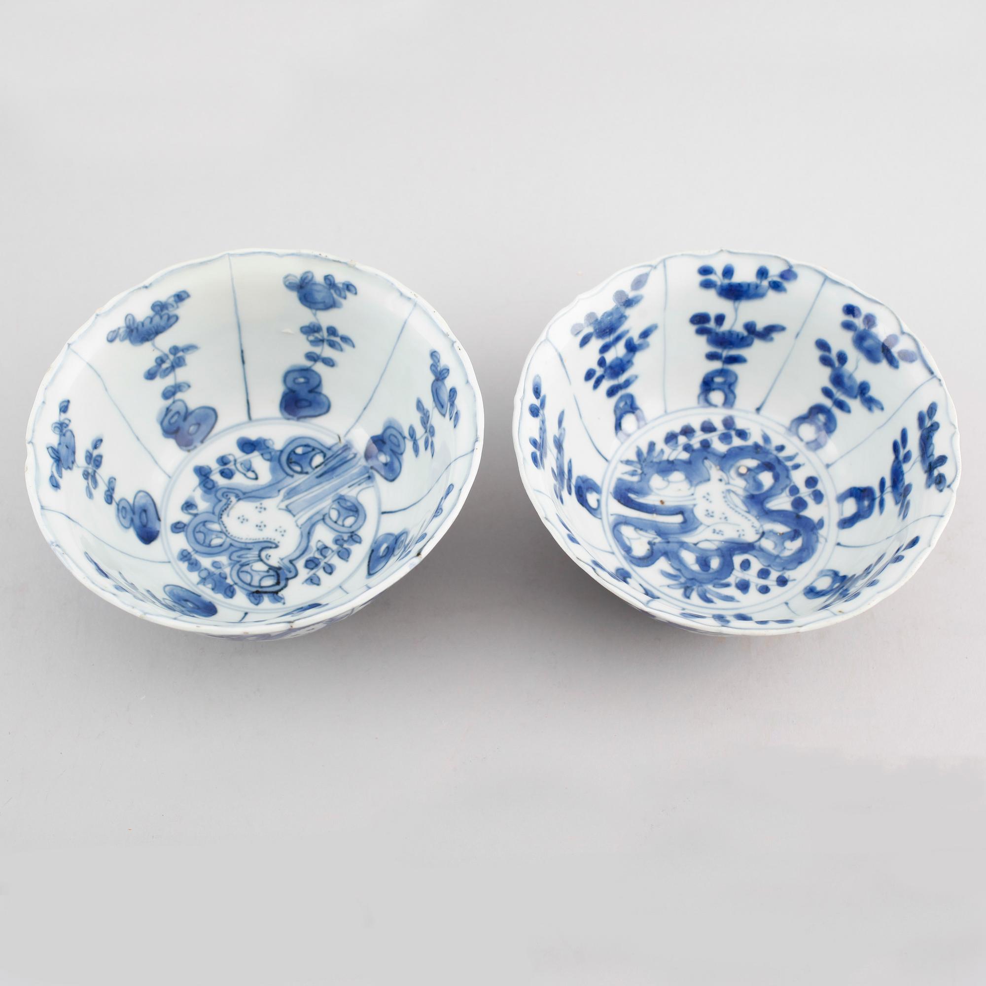 Two blue and white bowls, Ming dynasty, Wanli (1573-1612).
