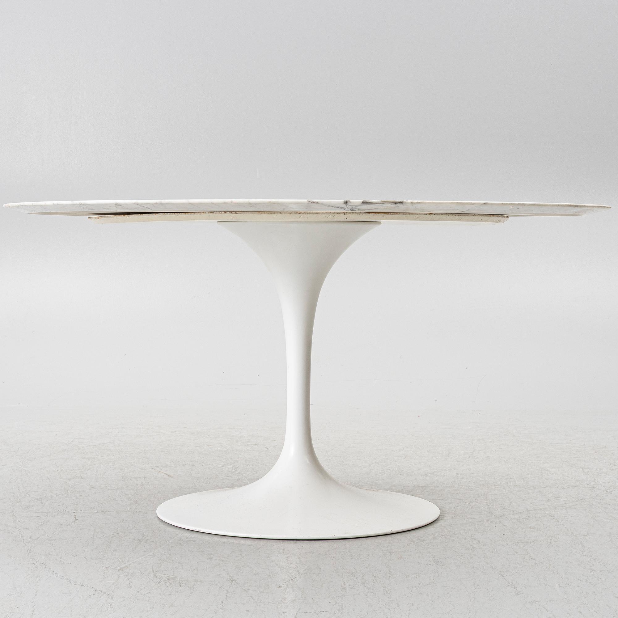 Eero Saarinen, a 'Tulip' dining table.