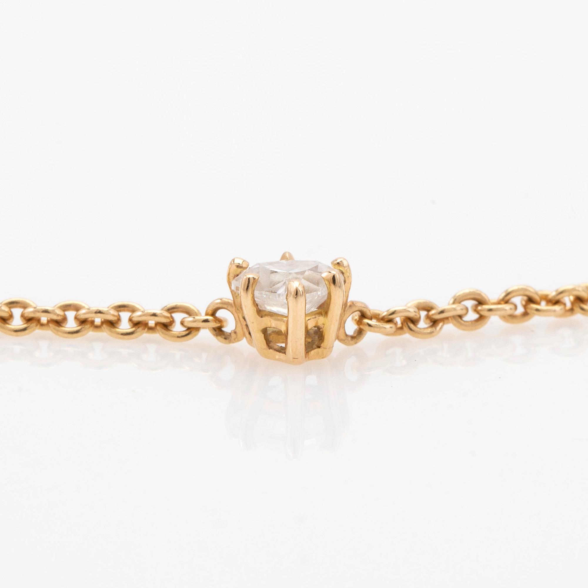 Necklace, 18K gold with heart-shaped diamond.
