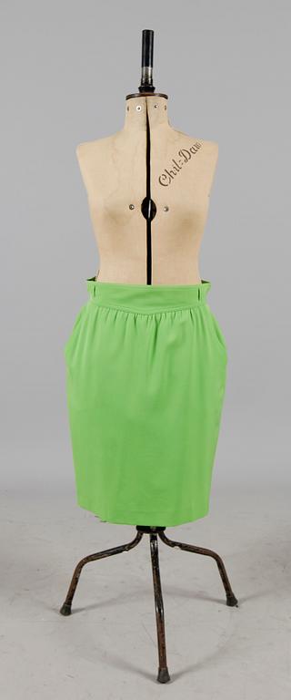 KJOLAR, 3 st, Escada by Margaretha Ley.