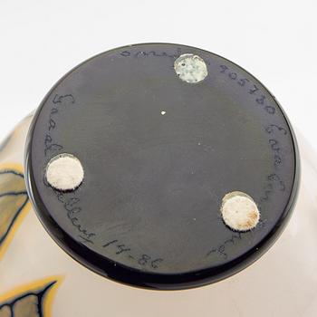 Eva Englund, a graal vase, Orrefors Gallery, 1986.