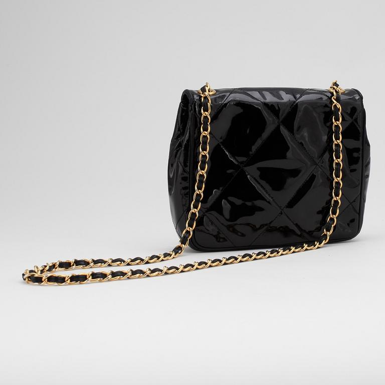 CHANEL, a black quilt leather shoulder bag.