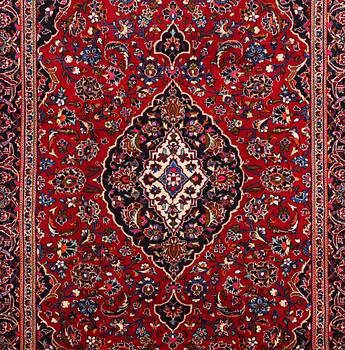 A CARPET, Kashan, ca 318 x 200 cm.