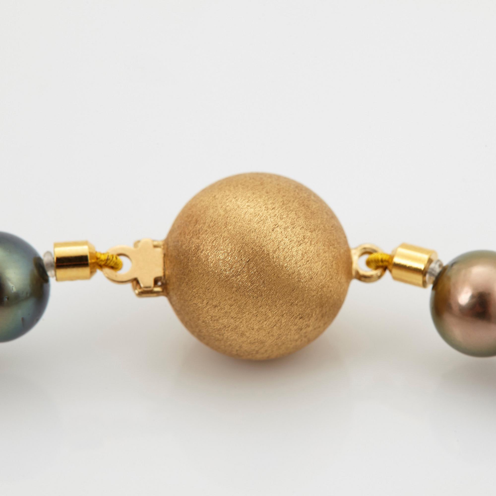 A Tahitian cultured pearl necklace.