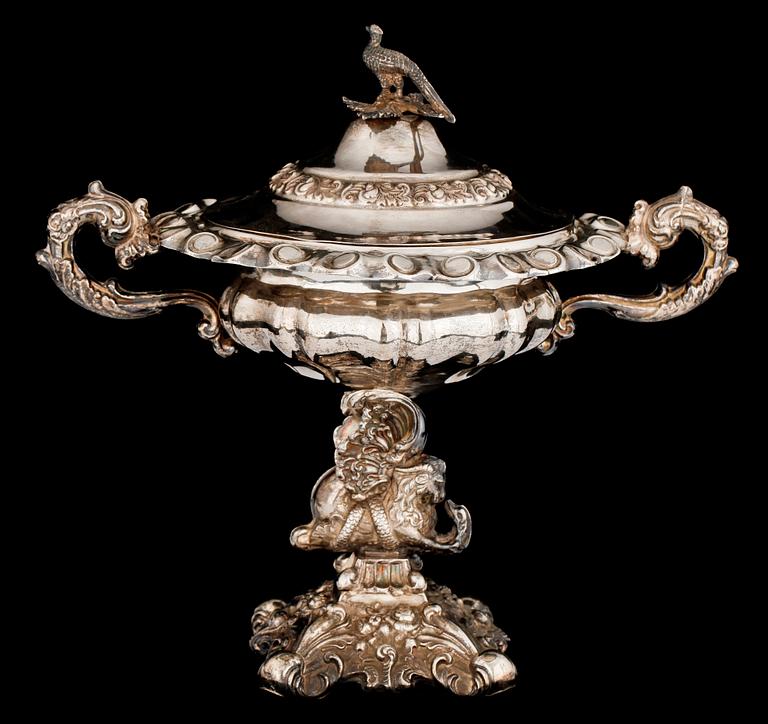 SOCKERSKÅL, silver, senempire, troligen Carl Petter Lampa, Stockholm 1845. Totalvikt ca 950 gram.