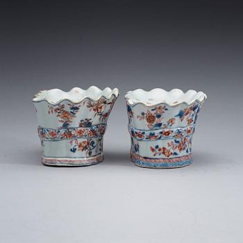 Two imari wall-vases, Qing dynasty, Kangxi (1662-1722).