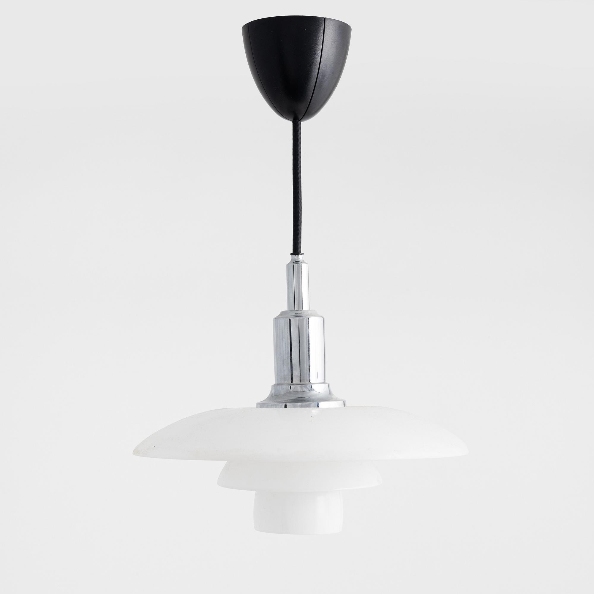 Poul Henningsen, taklampa, "PH 3/2" Louis Poulsen, Danmark.