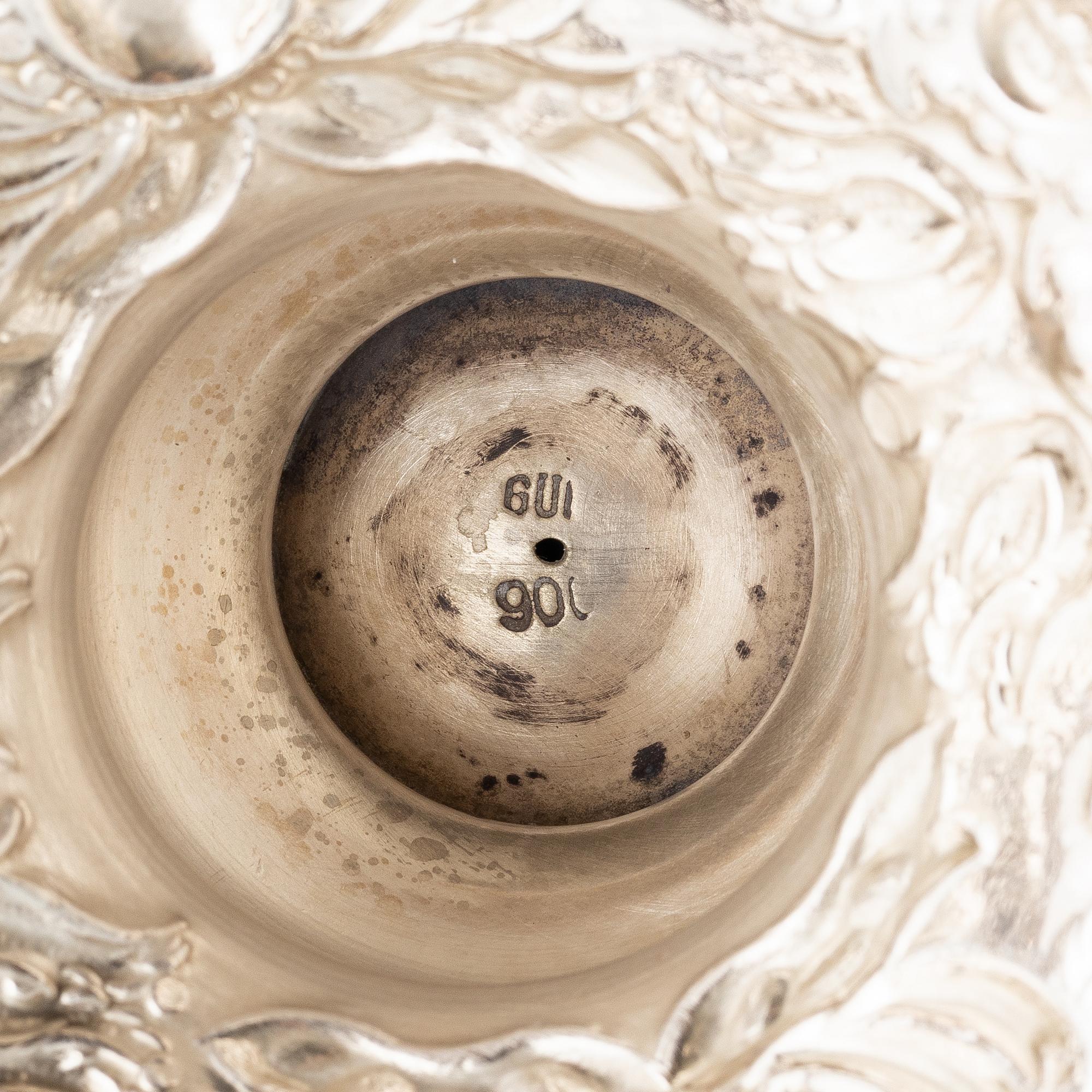 A lided silver vase, Louis XVI style, 20th Century.